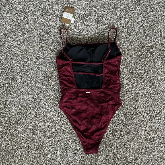 NWT Size 6-8 Berlook Swim Burgundy Textured Backless One-Piece Swimsuit - Picture 5 of 6